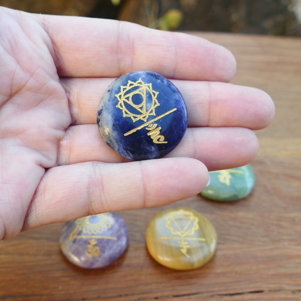 7 Chakra Heart Stone Set – Healing Crystals Engraved Chakra Symbols