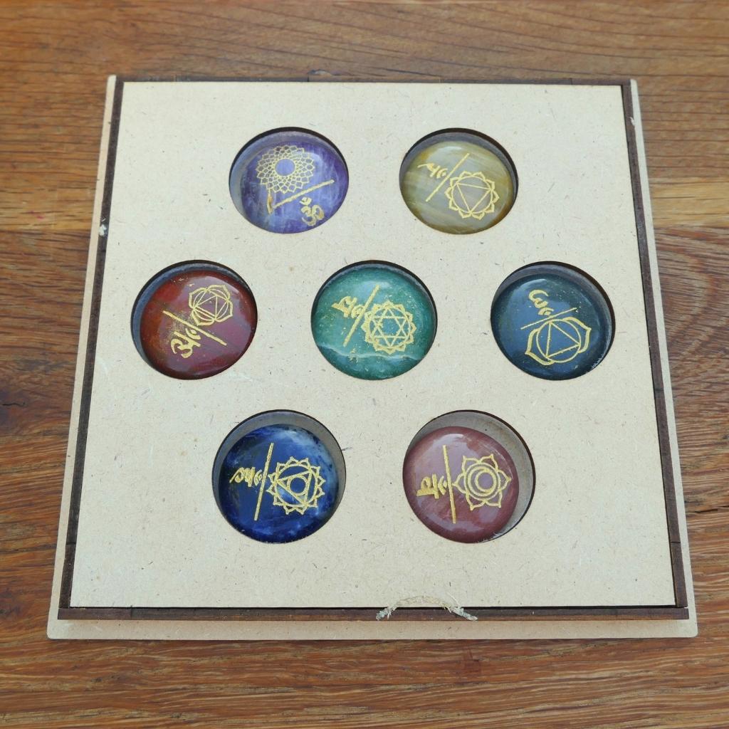 7 Chakra Heart Stone Set – Healing Crystals Engraved Chakra Symbols