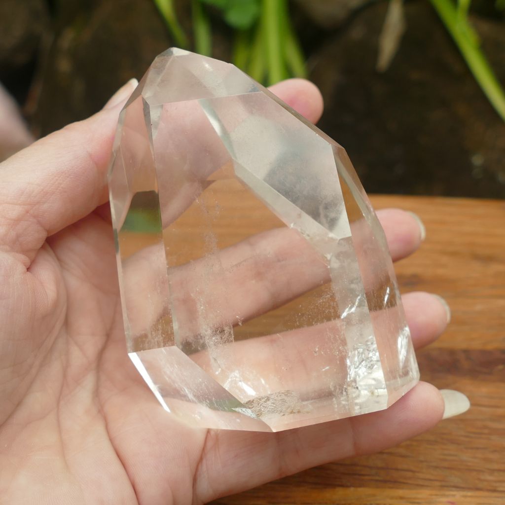 clear quartz polished point