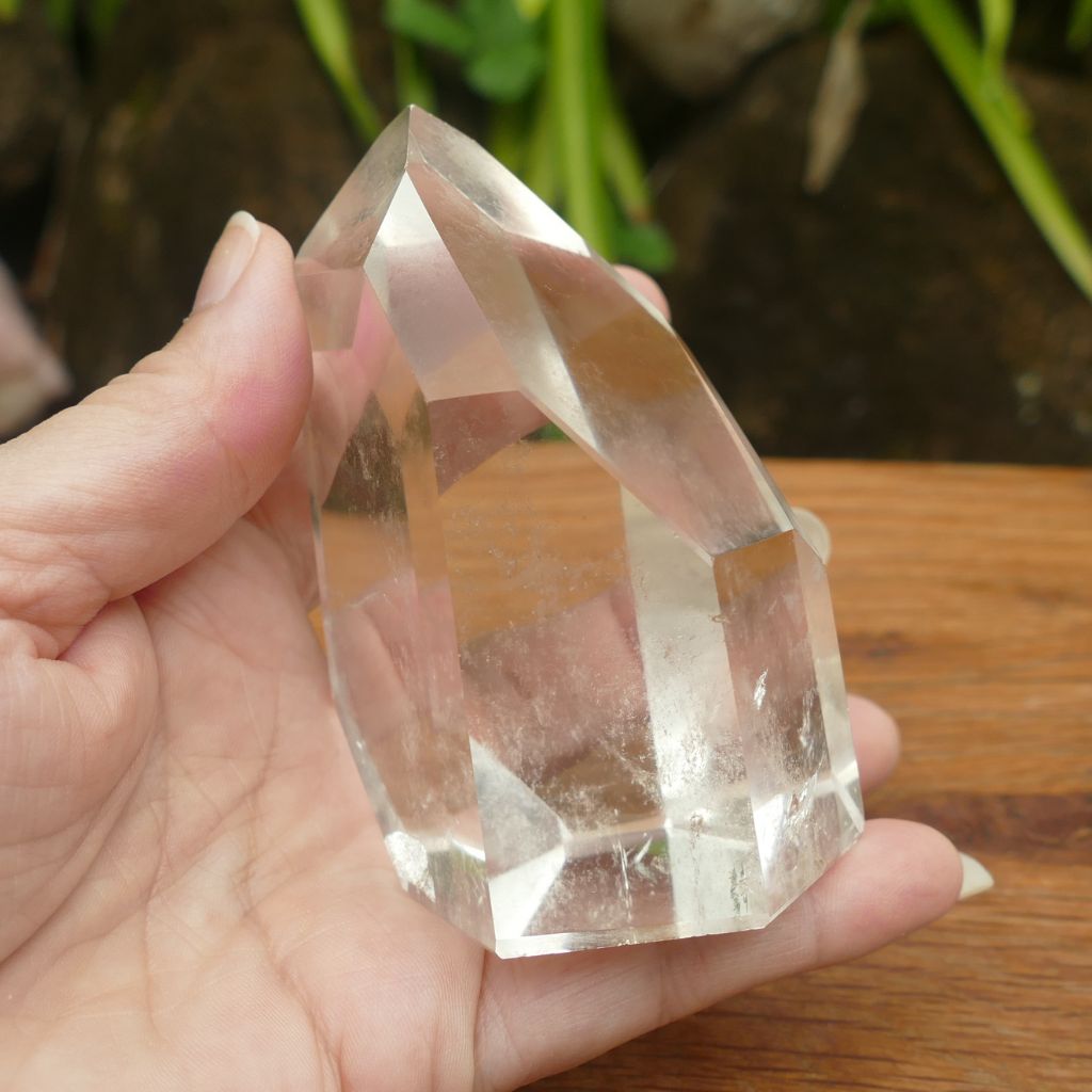 clear quartz polished point