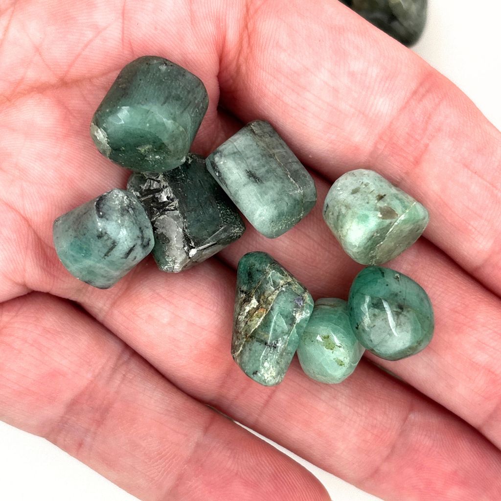 emerald tumble stones