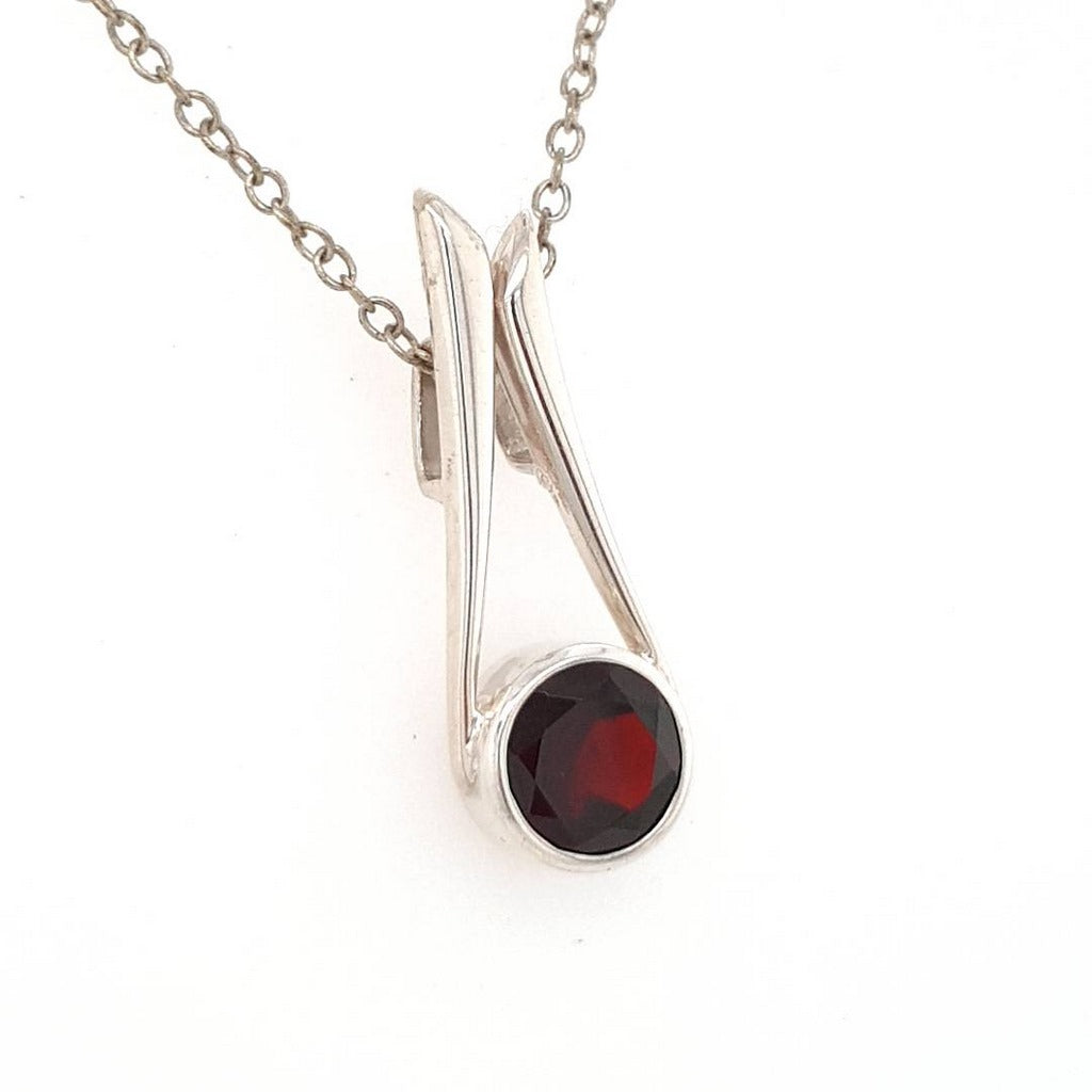 Faceted Garnet Pendant in 925 Sterling Silver - Timeless Elegance
