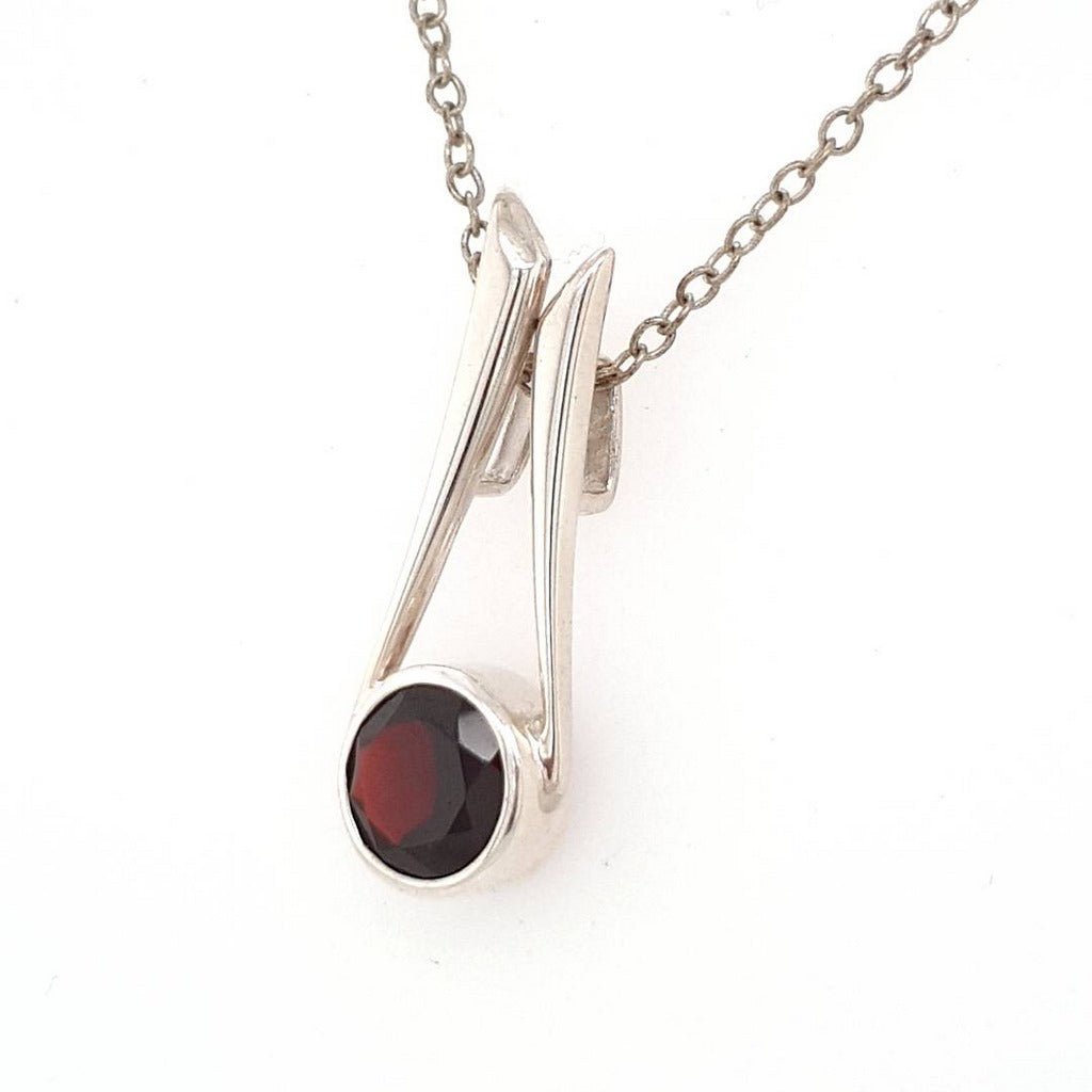 Faceted Garnet Pendant in 925 Sterling Silver - Timeless Elegance