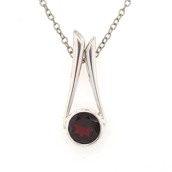 Faceted Garnet Pendant in 925 Sterling Silver - Timeless Elegance