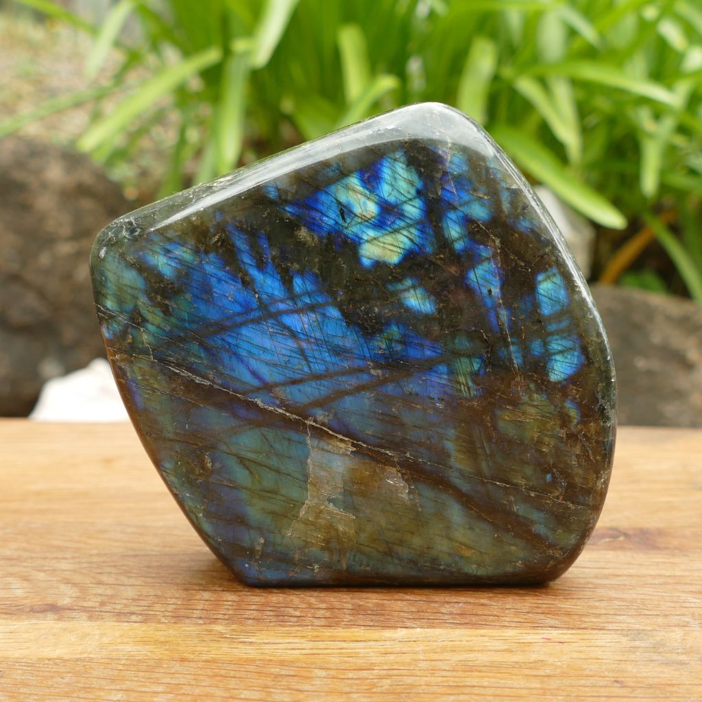Labradorite polished Free form
