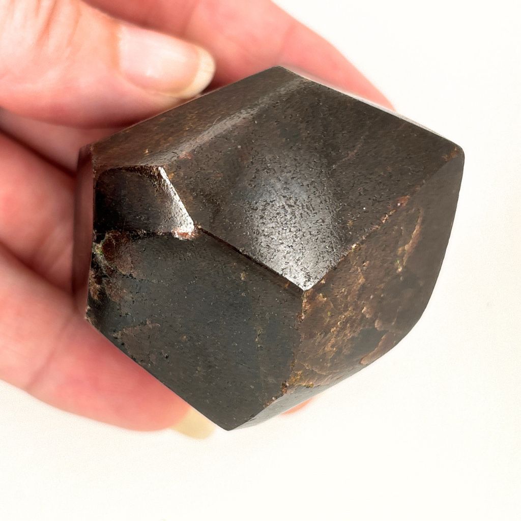 garnet geometric carving