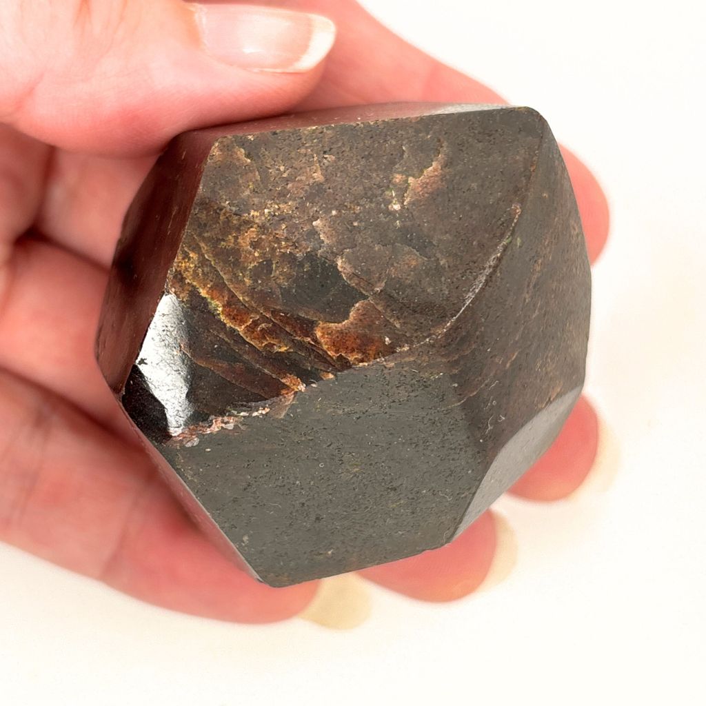 garnet geometric carving