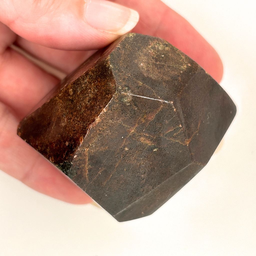 garnet geometric carving