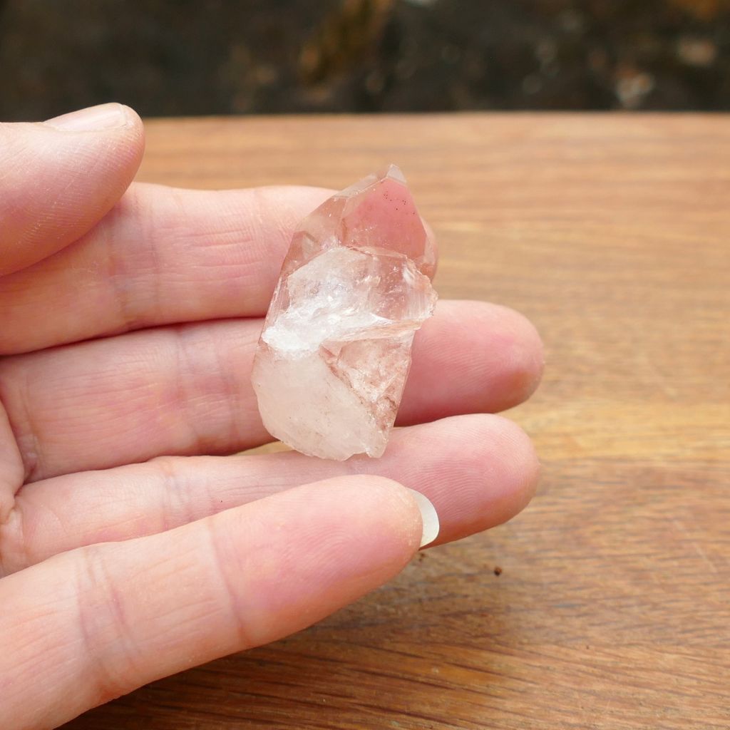 Natural pink Lithium Quartz crystal point 18g