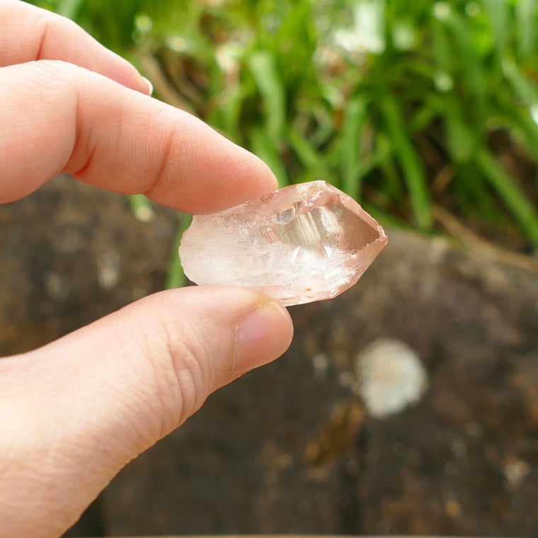 Natural pink Lithium Quartz crystal point 18g