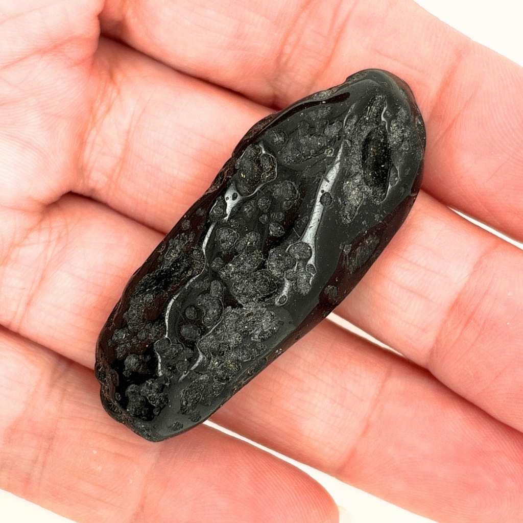 Tektite Meteor Pebbles - Cosmic Wonders for Collectors