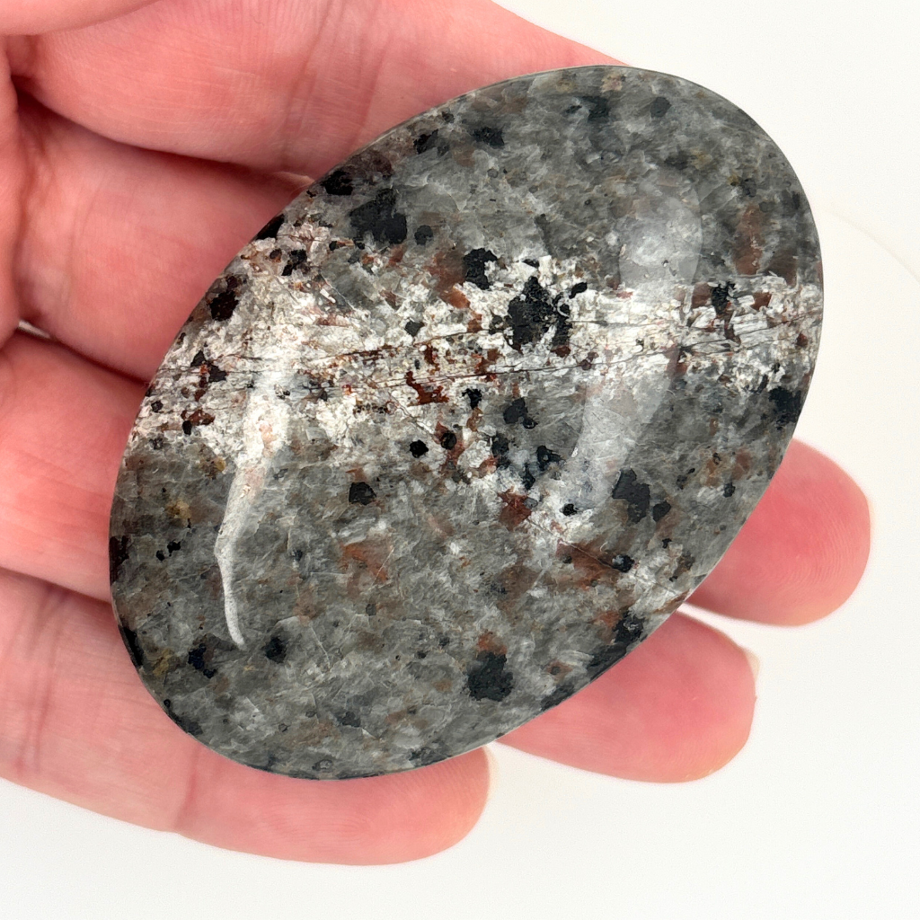 Yooperlite palm stone UV reactive crystal